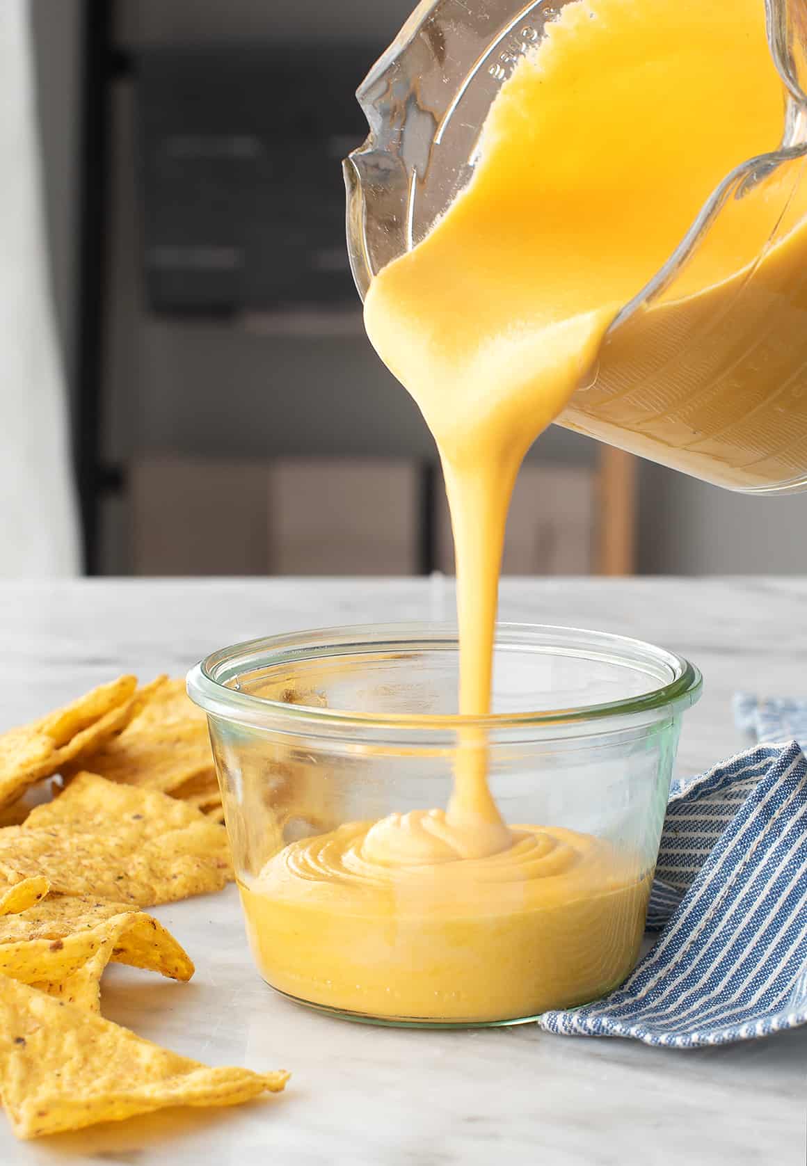 Ideal for restaurants, food trucks and even concession stands, our smooth and creamy Real Fresh Mild Cheddar nacho cheese sauce is a fantastic addition to loaded fries or crispy nacho chips. Serve it generously alongside chopped chicken, BBQ beef, or ground turkey with all the fixings for sharing, or opt for a Mega-Fry Platter, complete with a portion of cheese sauce for convenient grab-and-go options.